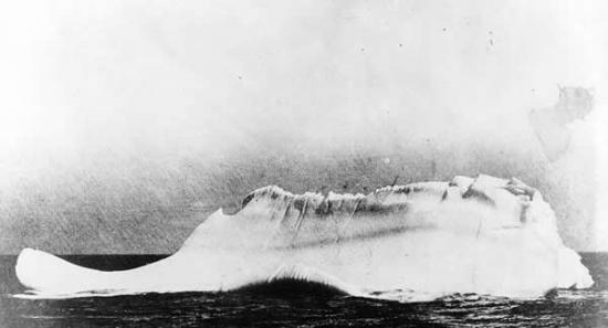 格陵兰岛南端一座冰山最可能是撞沉泰坦尼克号的罪魁祸首