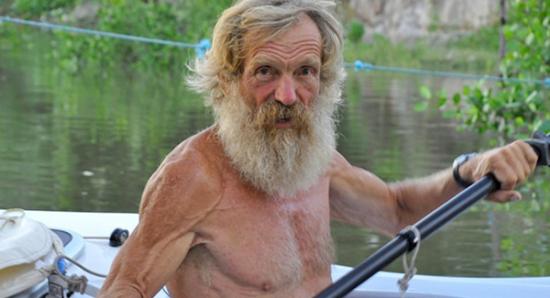波兰67岁退休男子声称完成6个月独自划独木舟横渡大西洋壮举