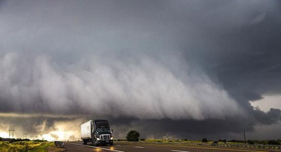 美国新墨西哥州迎来超强龙卷风袭击