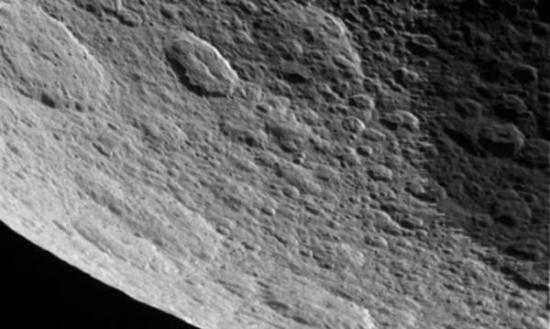 卡西尼探测器拍摄迄今最清晰的土卫五表面结构