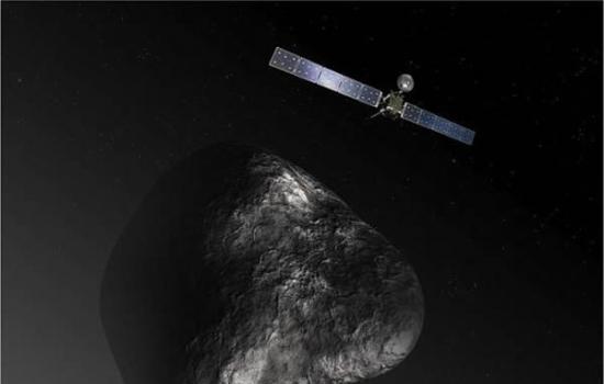 显示“罗塞塔”号位于彗星“67P/楚留莫夫-格拉希门克”附近的一张艺术概念图。这个探测器随机携带的仪器并没有勾勒出一颗被冰覆盖的明亮彗星的画面，而是发现，事实上