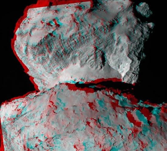 这张彗星67P 的3D图，借助配备红-绿/蓝滤光器的立体眼镜，就能看到立体效果。它是用上个月由“罗塞塔”号探测器在围绕这颗彗星运行期间拍摄的两张图片合成的。