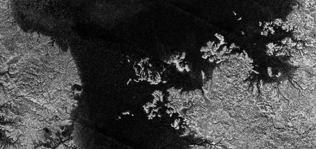 土星最大的卫星泰坦上发现被淹没的峡谷