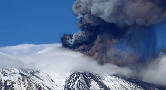 2013年11月23日意大利西西里岛的埃特纳火山再度喷发