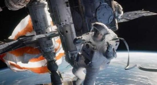 在电影《地心引力》中，宇航员在舱外行走时出现了危机，轨道上的碎片向他们袭来，事实上地球轨道上“遍布”碎片，从几毫米的微小碎块到大型火箭残骸，是轨道上隐藏的“杀手