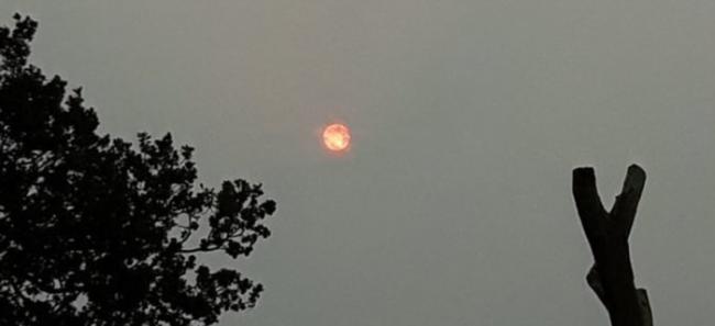 在伍尔弗汉普顿上空的太阳，看来有点诡异气氛。
