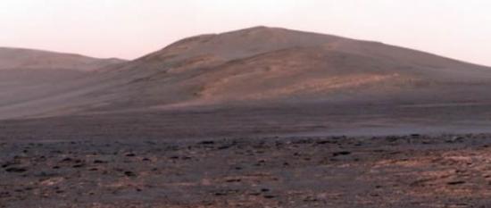 火星车机遇号拍摄的地表全景图像