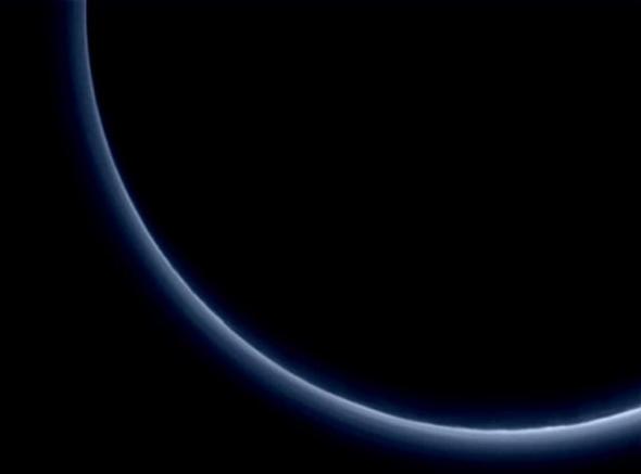 科学家最新研究显示，冥王星大量氮气逃逸大气层，这些氮气可能来源于间歇泉或者冰火山喷发。