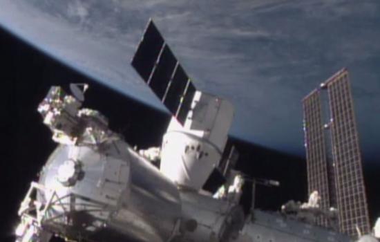 美国加州私企“SpaceX”公司的“龙”飞船抵达国际空间站