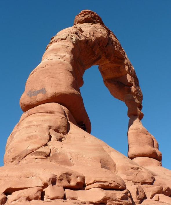 美国犹他州国家公园中的石拱门奇观