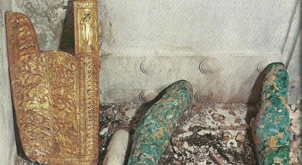 图为日前获证实、亚历山大大帝父亲菲利普二世的墓穴。