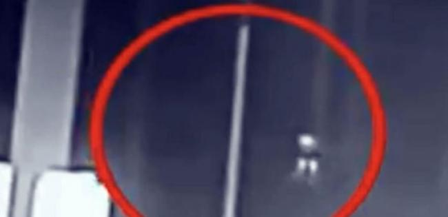 南美洲国家秘鲁一个加油站监控拍摄到外星人踪影