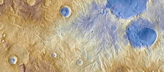 最新研究显示火星上纵横的沟壑可能是由降雪造成