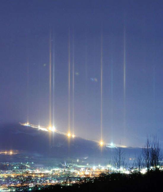 日本北海道出现神秘光柱