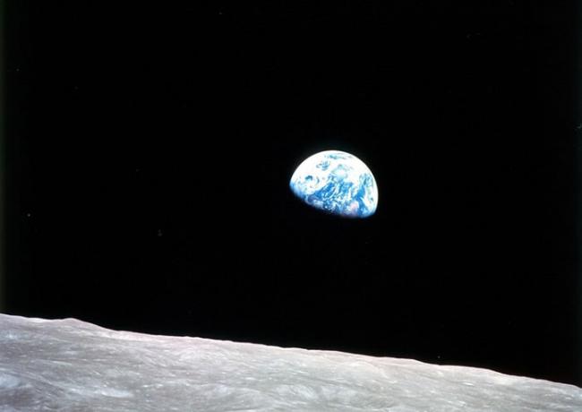 阿波罗8号宇航员在月球轨道拍摄的地球照片