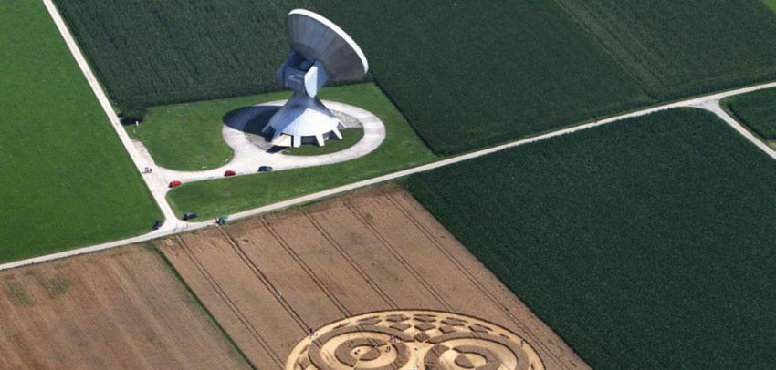 德国巴伐利亚州慕尼黑农民清晨出门发现麦田怪圈