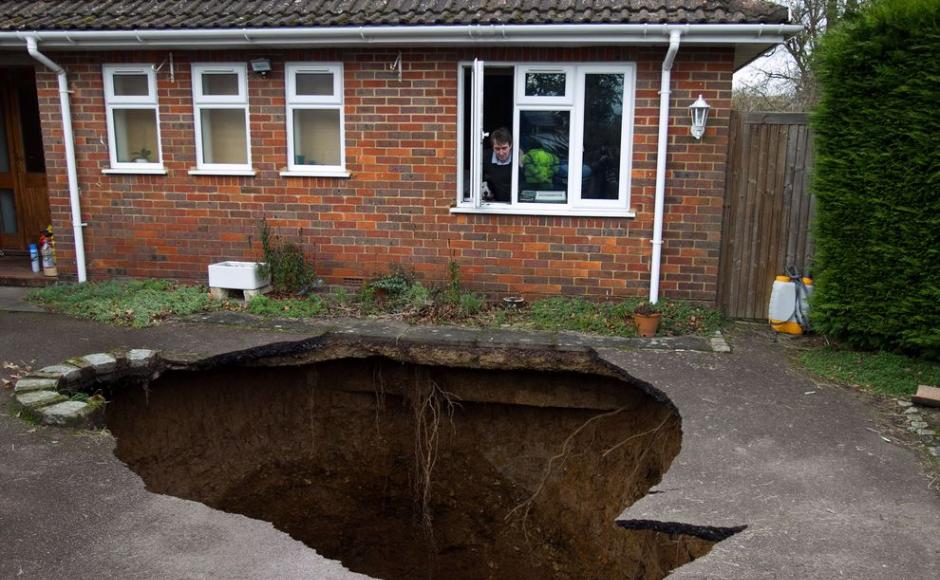 英国白金汉郡（Buckinghamshire）出现、深9公尺的渗穴