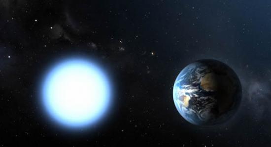 有一天太阳将变得和地球大小相当！！在经历红巨星阶段之后，太阳将塌陷。它将保留了庞大的质量，但是会缩小成我们地球大小的白矮星。太阳目前被归类为黄矮星，45亿岁的太