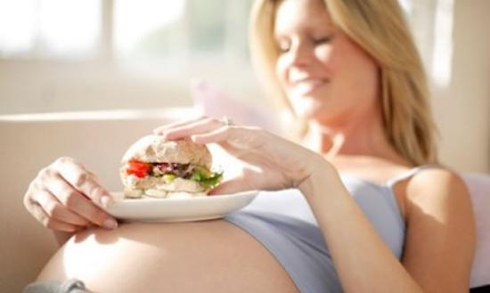 研究发现孕妇进食过多致超重，其子女长大后较易罹患心脏病、糖尿病等。