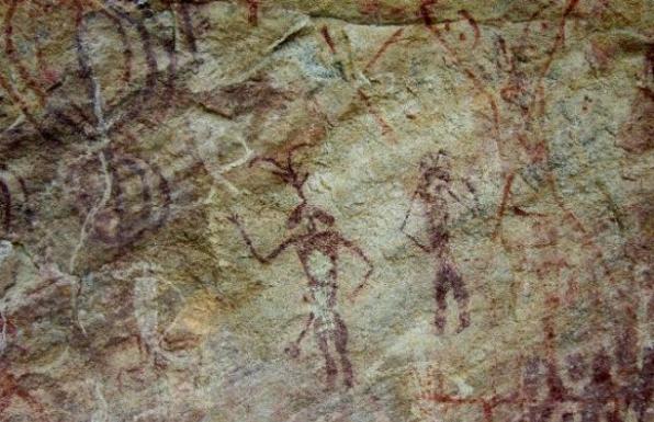 印度万年前洞穴壁画发现外星人和UFO形象