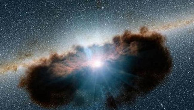 黑洞质量相当于1500万个太阳，环面形状解释了黑洞周围的隐藏气体和尘埃分布，如果我们能够看到环面的正上方，或许能够解答许多谜团。