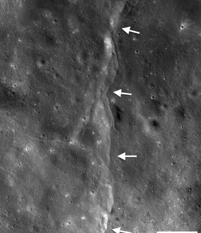 探测器对月球表面近四分之三的面积进行扫描，发现多达3200处叶状逆冲断层痕迹