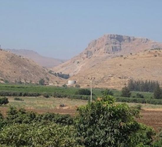以色列Ginosar山谷的大山起伏，那里有着众多的遗迹