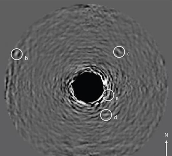 使用先进的软件技术，散斑图像可以进行清晰化处理，呈现出4颗行星