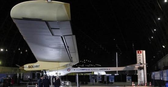 研发阳光动力HB-SIA飞机的科研组正计划乘坐这架太阳能飞机飞越美国