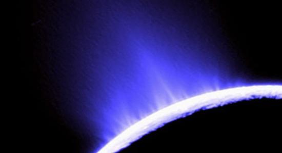 卡西尼探测器发现土卫二上存在不可思议的间歇泉