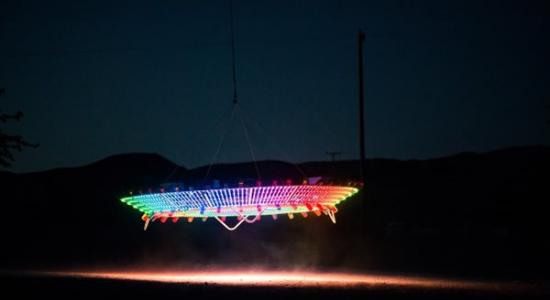 艺术家建造了一个属于自己的“UFO”