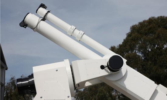 2014年10月3日，望远镜机械部分安装完成