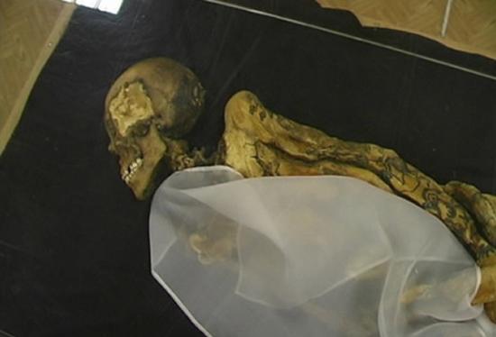 俄罗斯阿尔泰山脉2500年前古尸“冰雪公主”死因查明：吸大麻过量