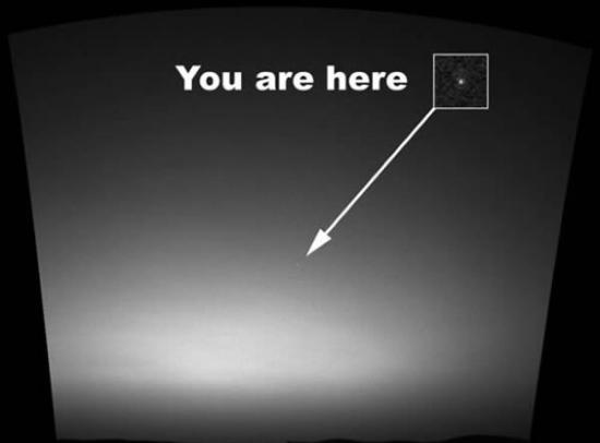 2004年，当时正在火星考察的勇气号拍摄到火星晨曦中地球的身影