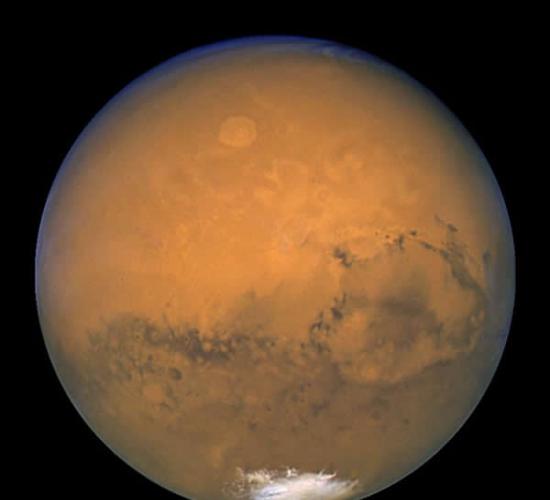 2003年，火星到达6万年内距离地球最近点。哈勃太空望远镜利用这次机会观测了距离地球只有55757930千米的火星。