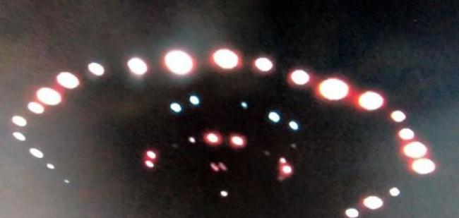 现实版《第三类接触》：英国老翁目击发光UFO