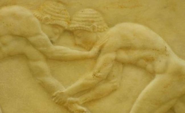 古希腊雕塑重视对人物肌肉纹理的描述。