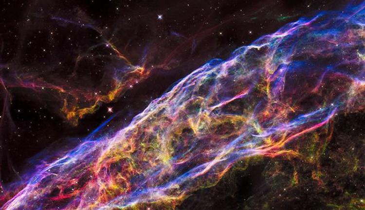美国宇航局公布面纱星云（The Veil Nebula）的最新奇幻照片