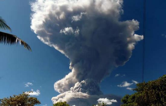 萨尔瓦多东部的圣米格尔火山喷发