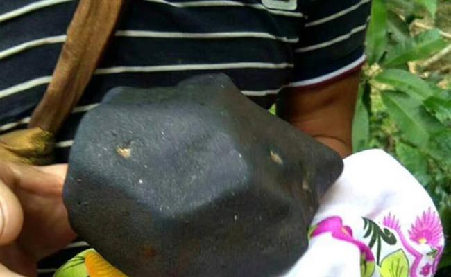 一名村民拾获重达1280克的陨石，望以100万元出售。