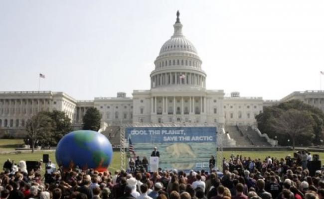 美国民众抗议政府对气候变化不作为。