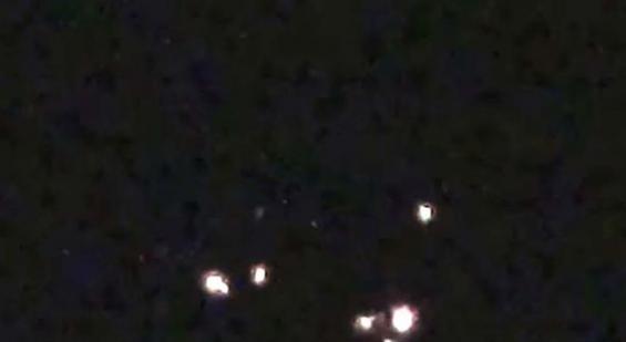美国密西西比州发生UFO目击事件 目击者朝足球场大不明飞行物开枪