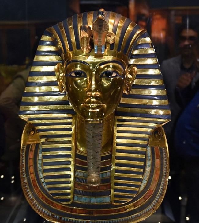 经修复后的图坦卡蒙黄金面具，现已放回埃及博物馆向公众展示。