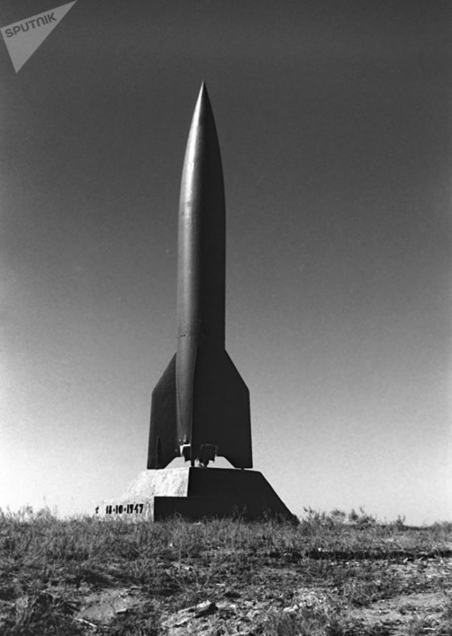 位于图林根、用于组装V-2导弹的米特尔维克（Mittelwerk）工厂被同盟军占领，他们最大限度地从中获利，运走大约一百吨的战利品，包括火箭、发动机和备件。后来