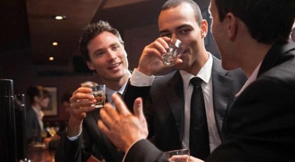 研究发现每周工作时间超过48小时的人喝酒会更多