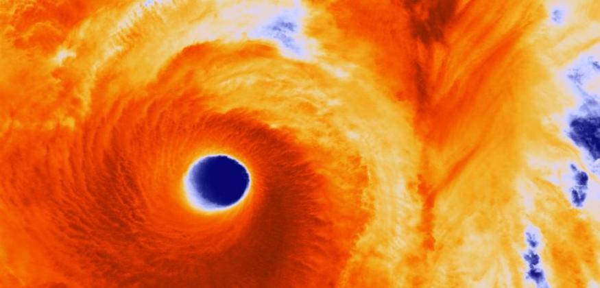 国际空间站宇航员拍摄超强台风“黄蜂”壮观景象