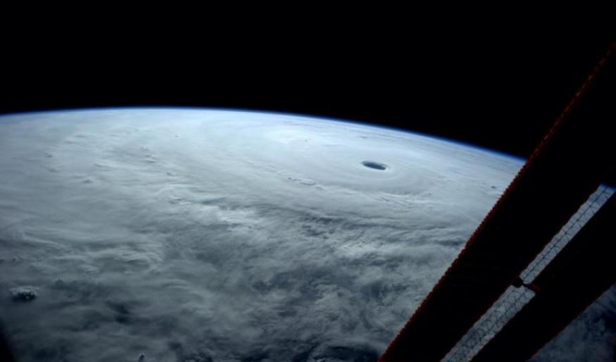 国际空间站宇航员拍摄超强台风“黄蜂”壮观景象