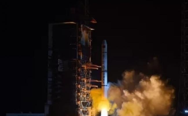 长征二号丙运载火箭搭载遥感三十号02组卫星顺利发射升空。