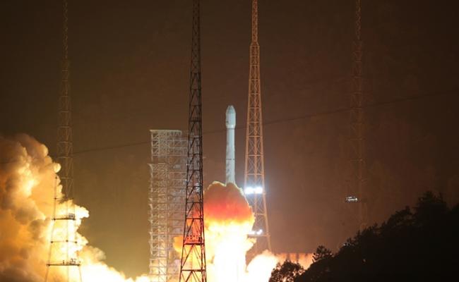 阿尔及利亚一号通讯卫星成功发射，并进入预定轨道。