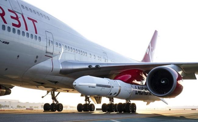 波音747搭载“发射者一号”。